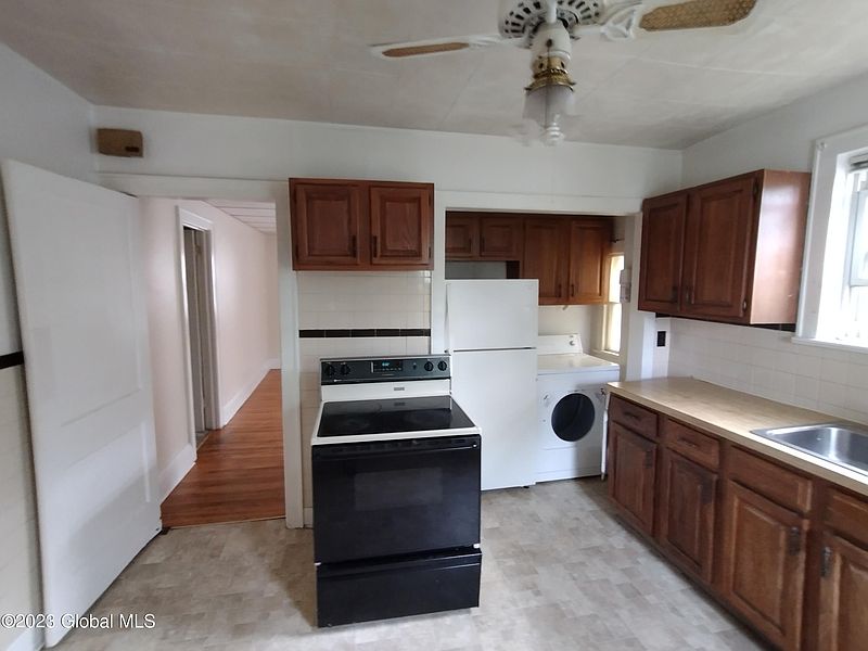 4th image of 461 8th Avenue