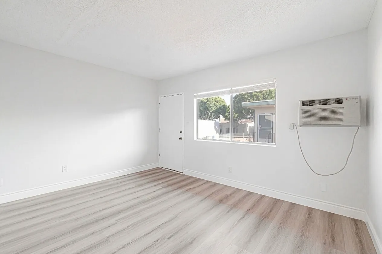 Studio, 295 sqft, $1,695 — Photo 1