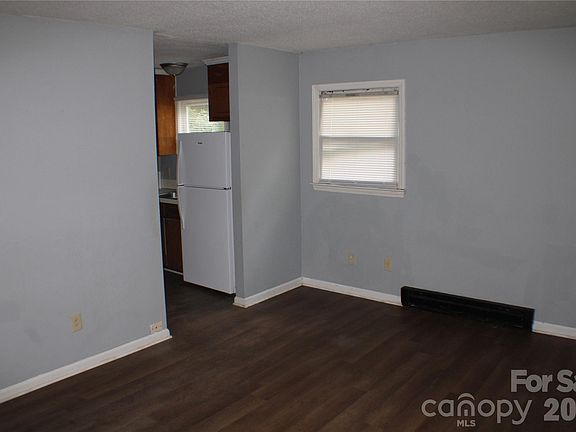 3rd image of 6804 Glover Ln