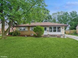 8937 Fairlane Dr, Oak Lawn, IL 60455