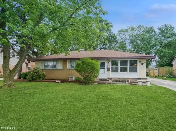 8937 Fairlane Dr, Oak Lawn, IL 60455