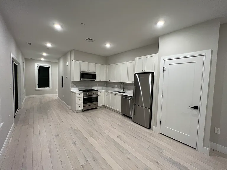 195 Green St #207D — Photo 1