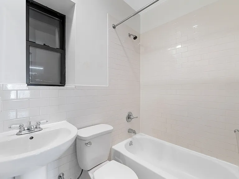 316 W 14th St #23 — Photo 4