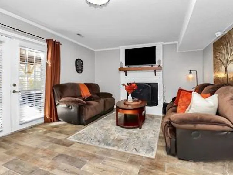 301 Red Roan Pl — Photo 28