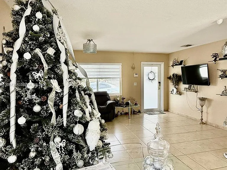 6202 SW 107th Ave — Photo 9