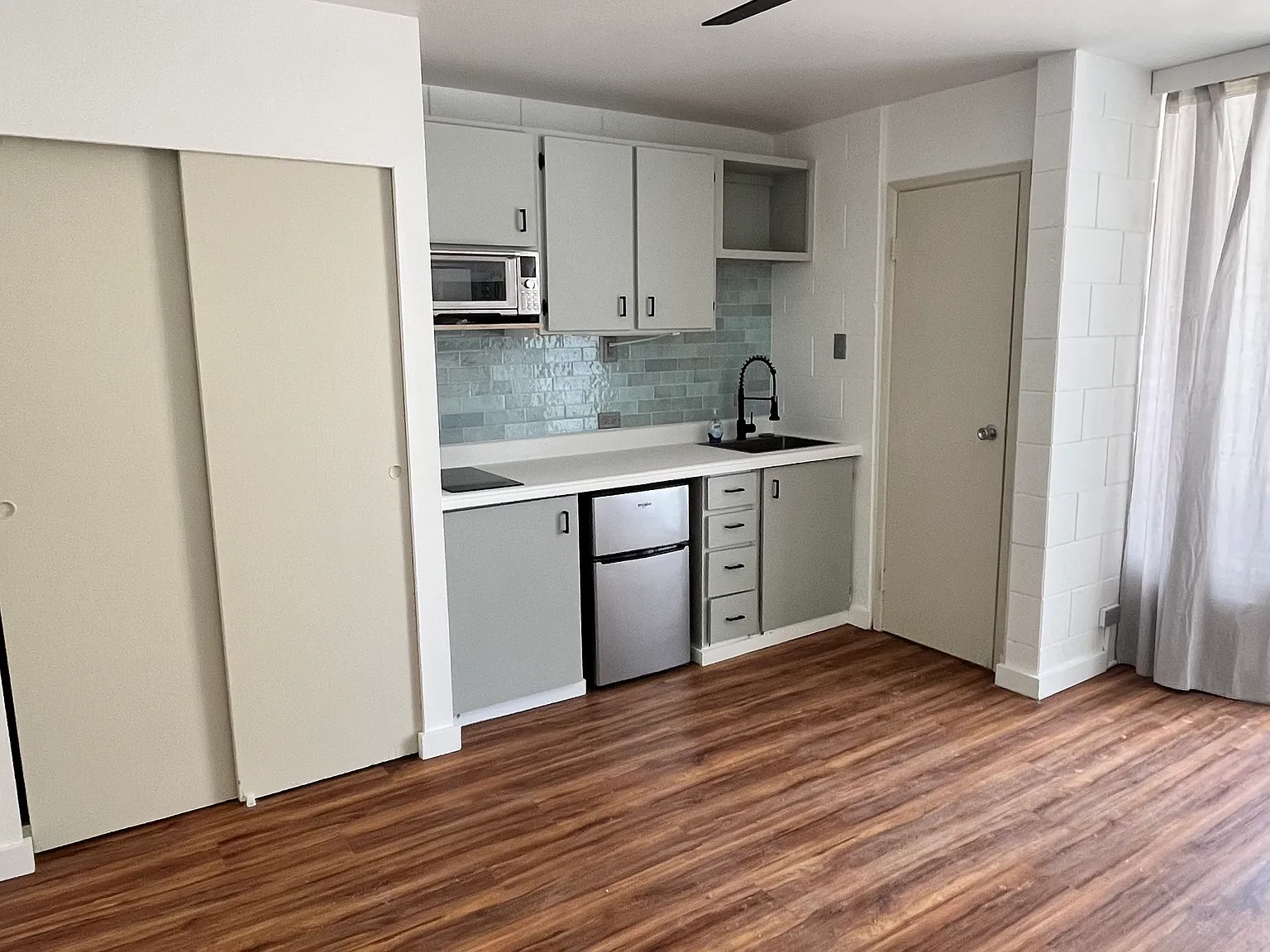 Studio, 235 sqft, $2,100 — Photo 3