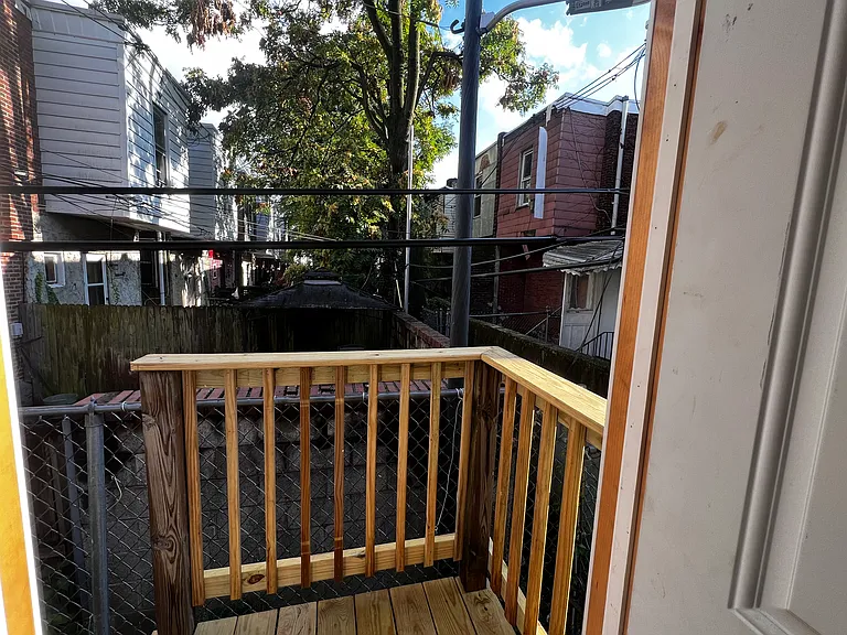 Walnut St — Photo 14