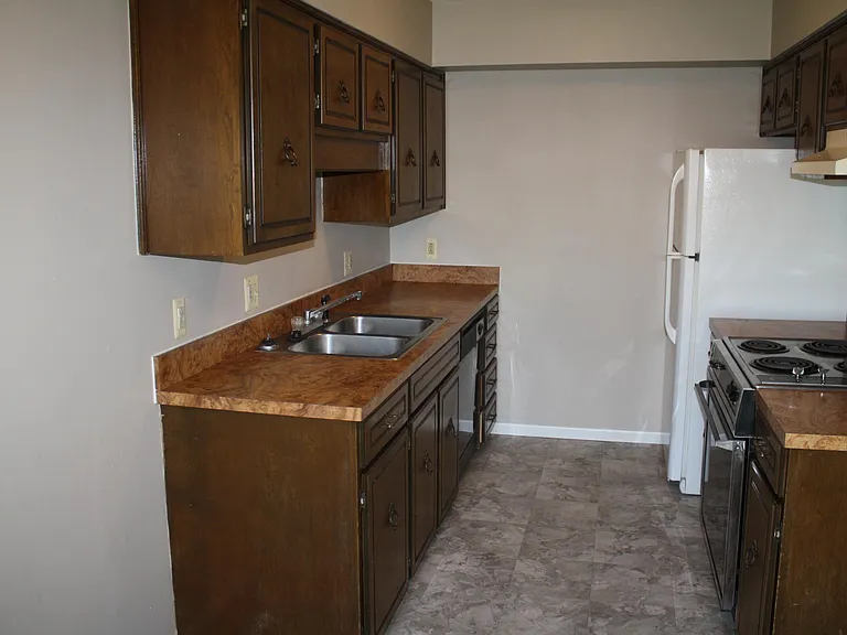 1505 Casey Ct — Photo 5
