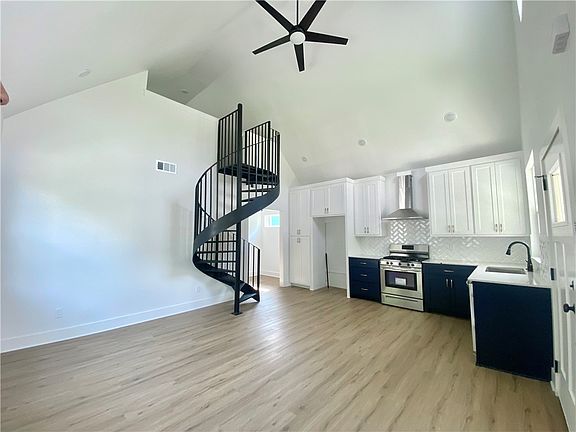 2nd image of 209 E 13th St