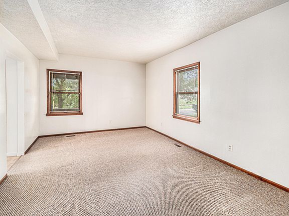 5th image of 937 Humbolt St SE