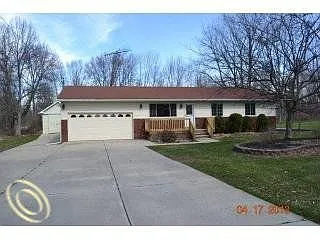 W Peterson Dr photo 1