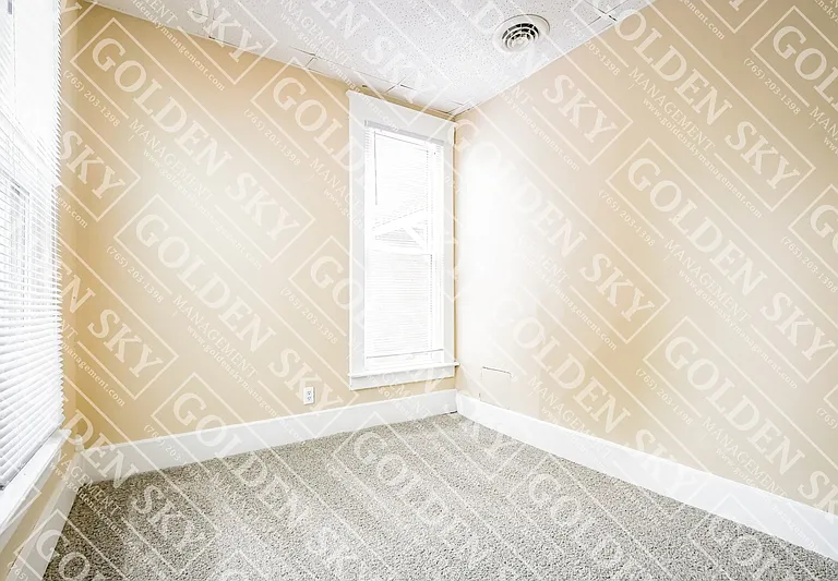 907 S Beacon St — Photo 8