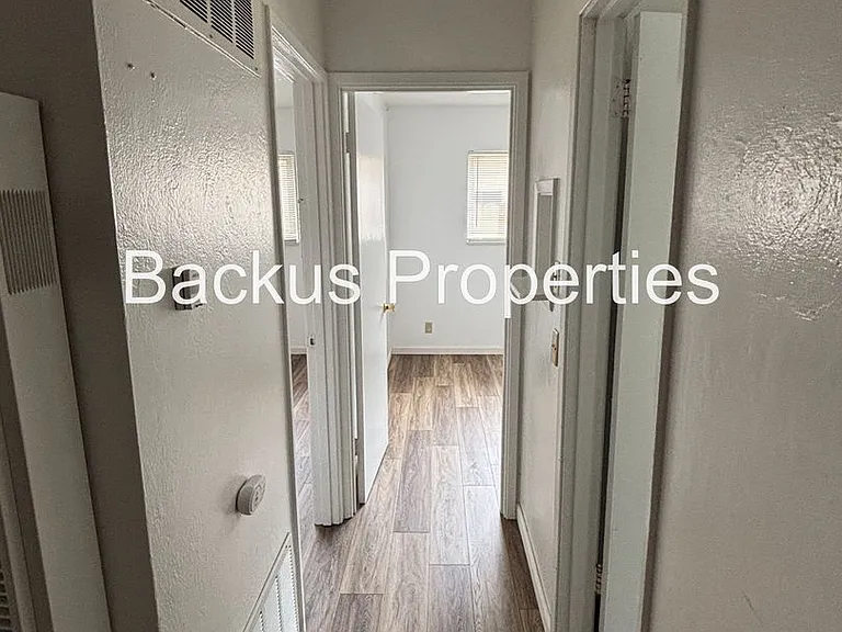 922 Lupin Dr — Photo 9