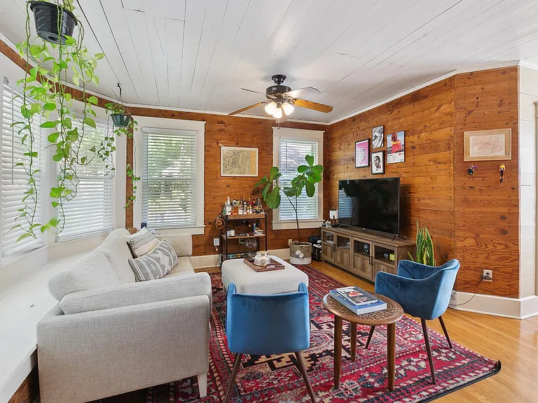 359 Ogden Dr — Photo 2