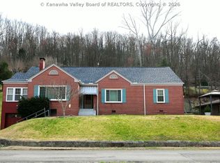 624 Kanawha Ave E, Clendenin, WV 25045