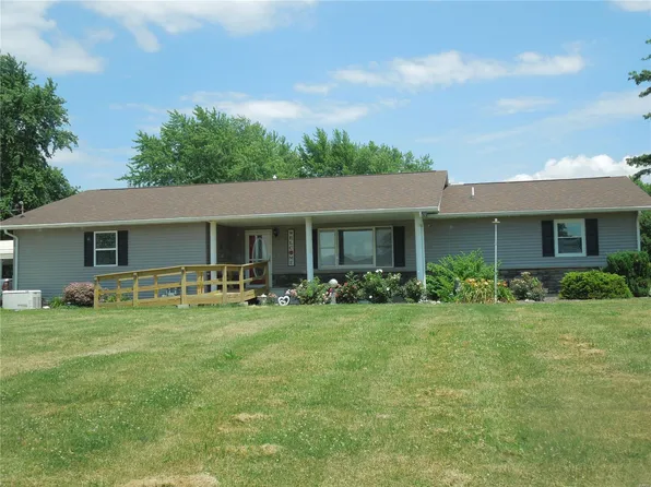 582 W Lincoln Ave, Nokomis, IL 62075