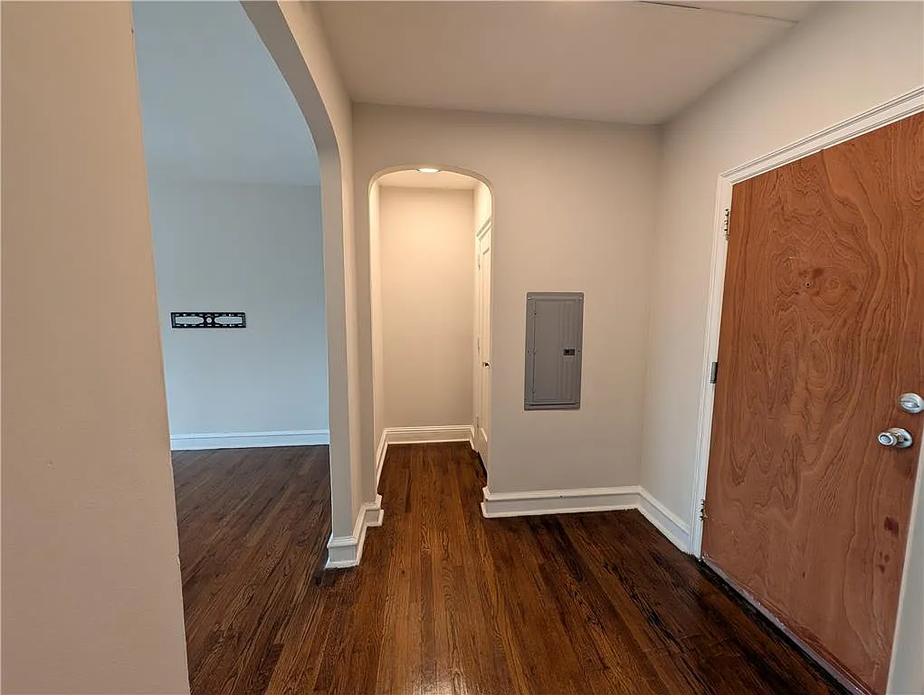2 bed, 1.0 bath, 823 sqft, $1,700 — Photo 3