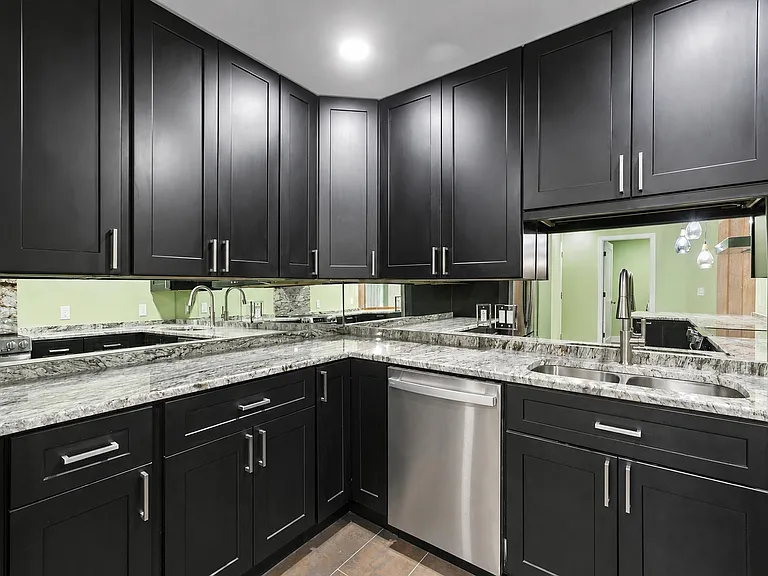 1 Beach Dr SE #1112 — Photo 4