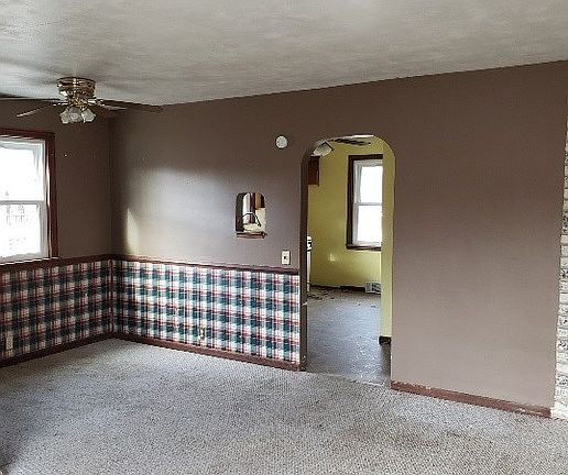 4th image of 240 Charles St