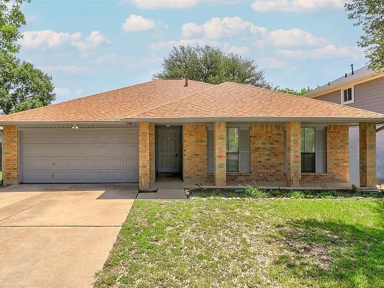 502 Eaglecreek Dr — Photo 2