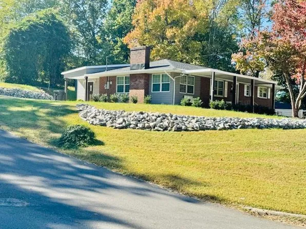 405 Parkland Dr, Danville, VA 24540