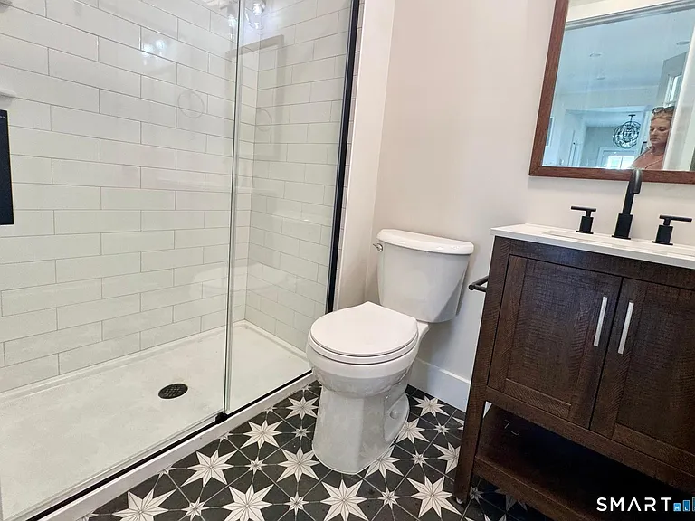 25 Quintard Ave — Photo 12