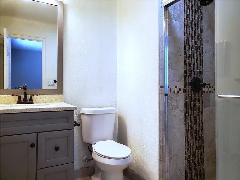 806 Greenhaven Dr — Photo 10