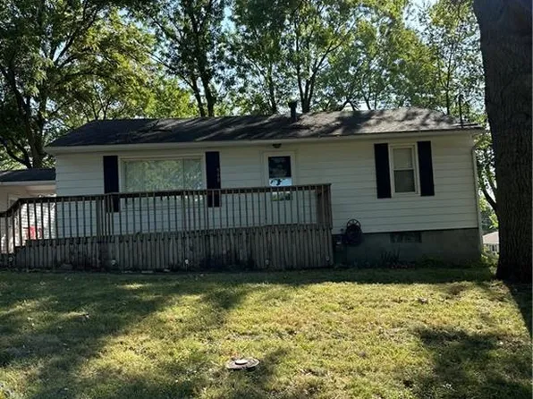 900 N 16th St, Leavenworth, KS 66048