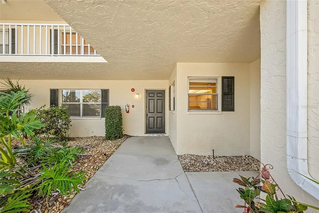 2 bed, 2.0 bath, 1118 sqft, $1,750 — Photo 2