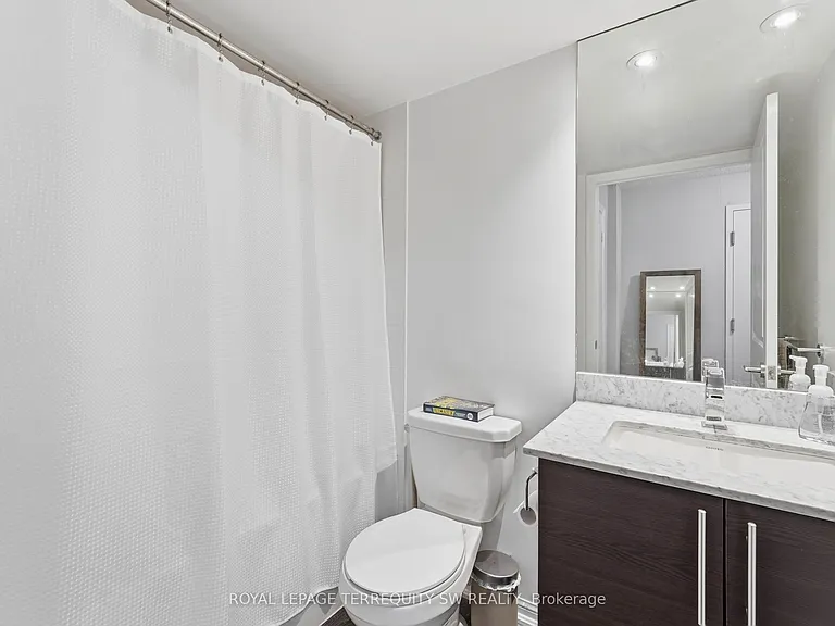 35 Bastion St #513 — Photo 13