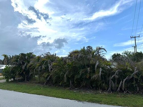 3rd image of 8423 SE Sandy Lane