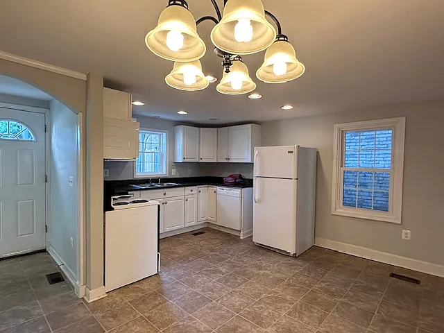 161 W Main St — Photo 11