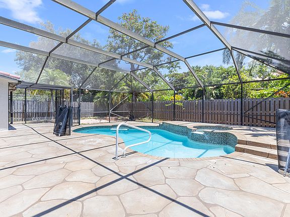3rd image of 7686 Cedar Hurst Court