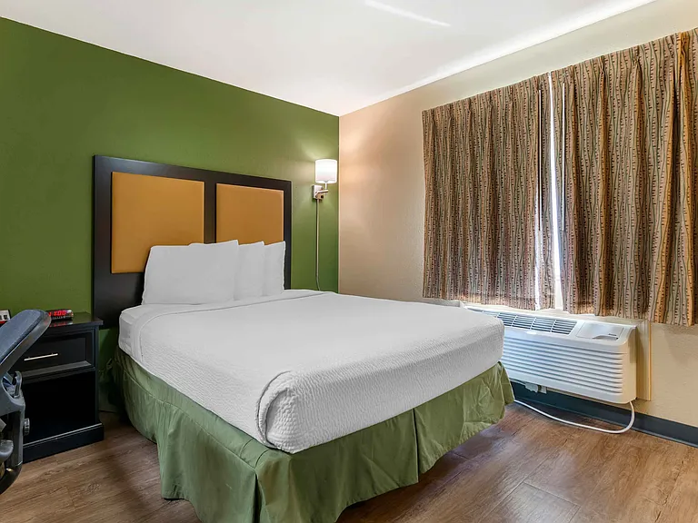 Studio Suite - 1 Queen Bed