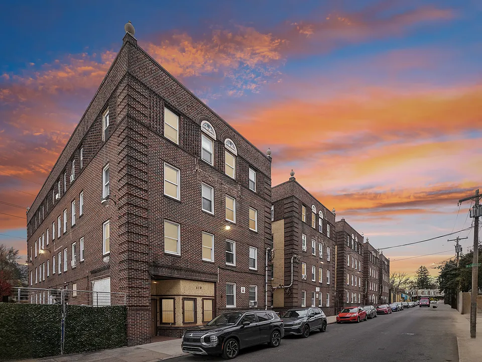 Kings Manor Apartments