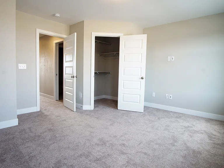 2541 N Moline St #2-BDRM TOWNHOUSE — Photo 20