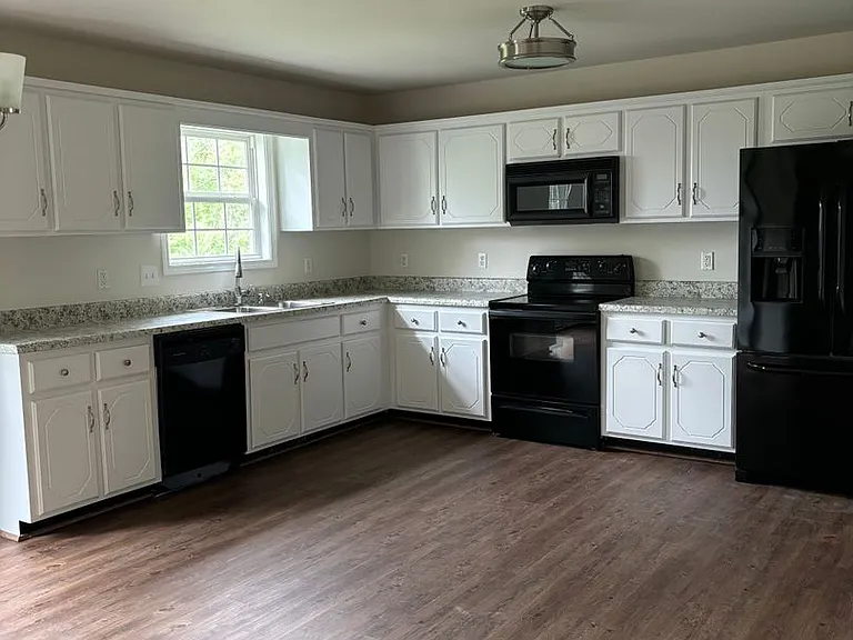 2863 Rome Ln — Photo 6