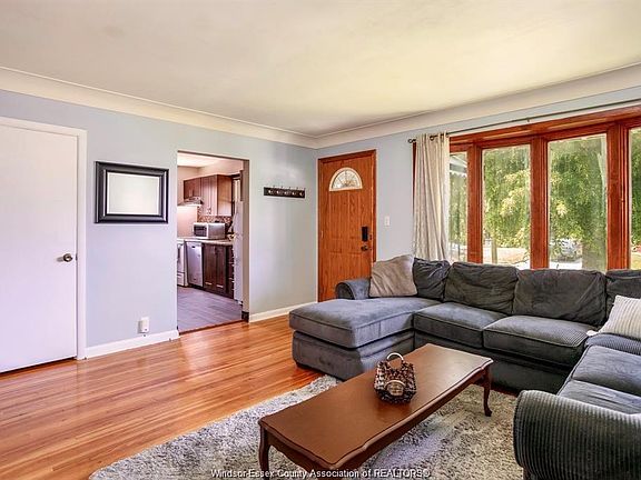 5th image of 3775 Myrtle Ave