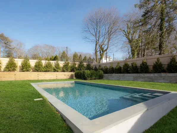 195 Little Fresh Pond Rd, Southampton, NY 11968