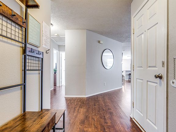 4th image of 1425 Ridgecrest Dr