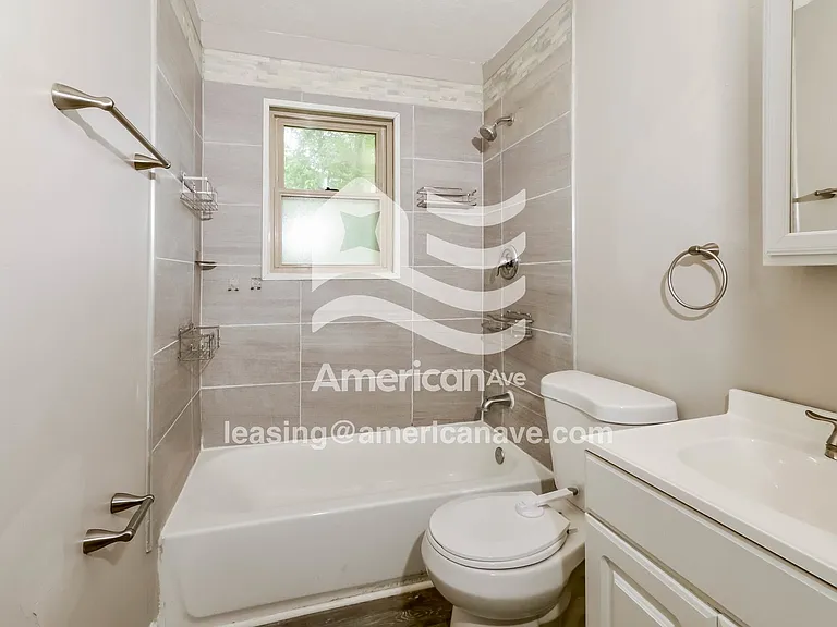1424492_010_main_bathroom_10.jpg