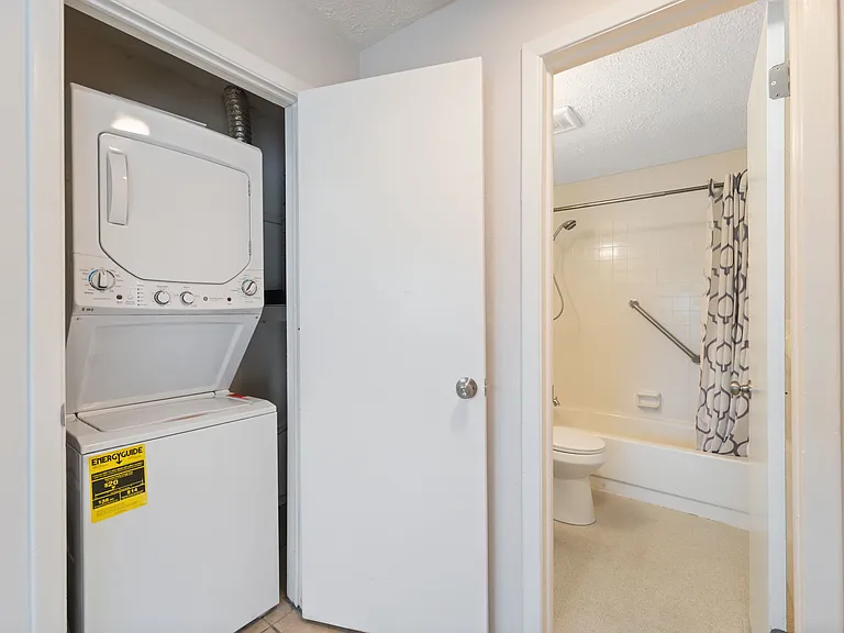 5431 Beach St #5431 — Photo 10