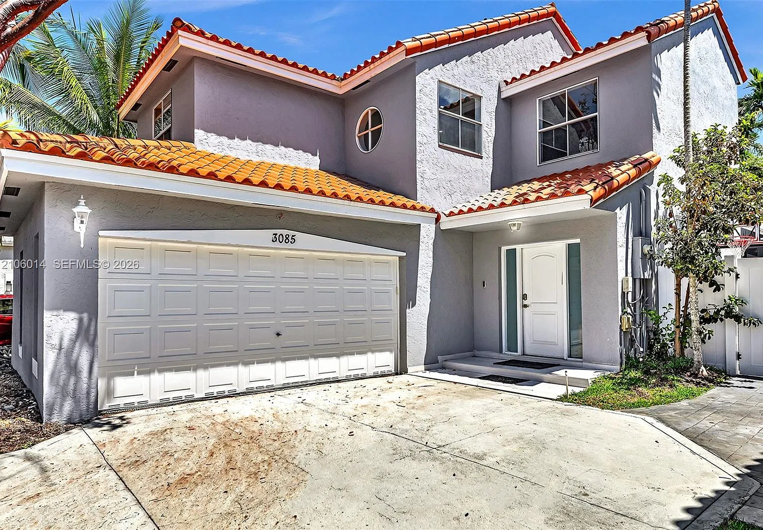 Emerald Pointe — Photo 1
