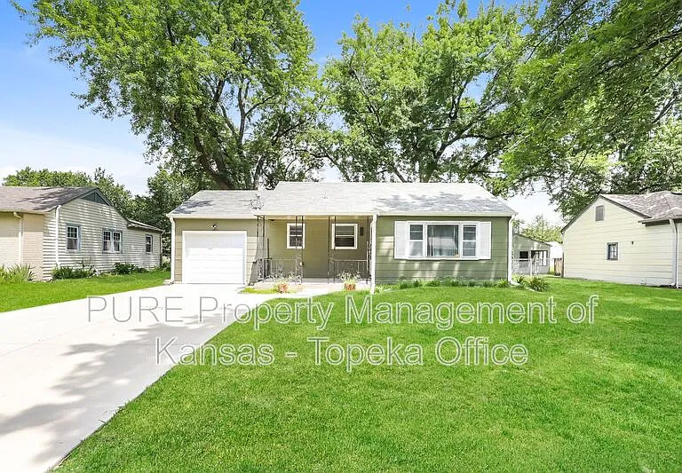 2416 SW 25th Dr — Photo 2