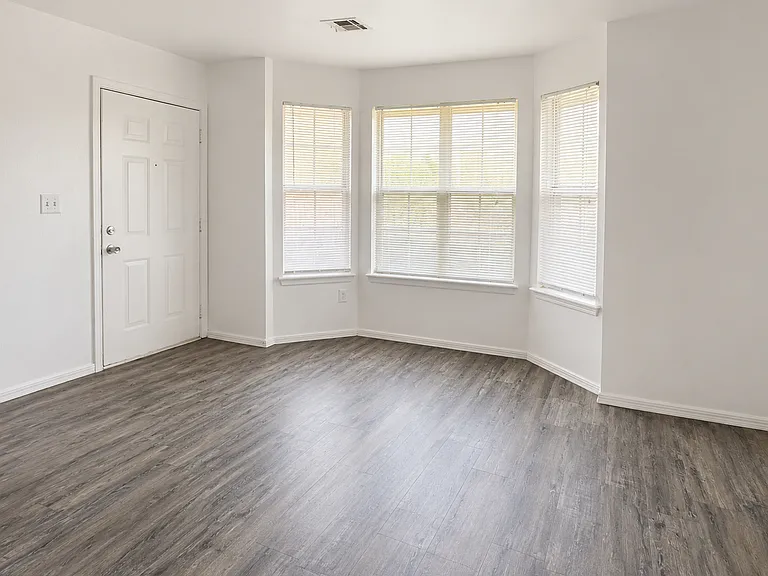 Cape Cod Apartments — Photo 13
