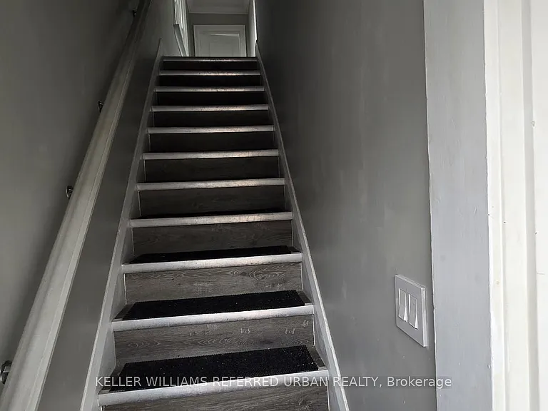 399 King St W — Photo 17