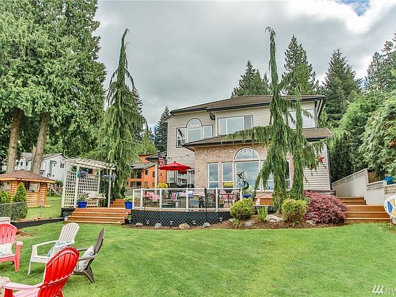 Beautiful Lakefront Home to Enjoy!