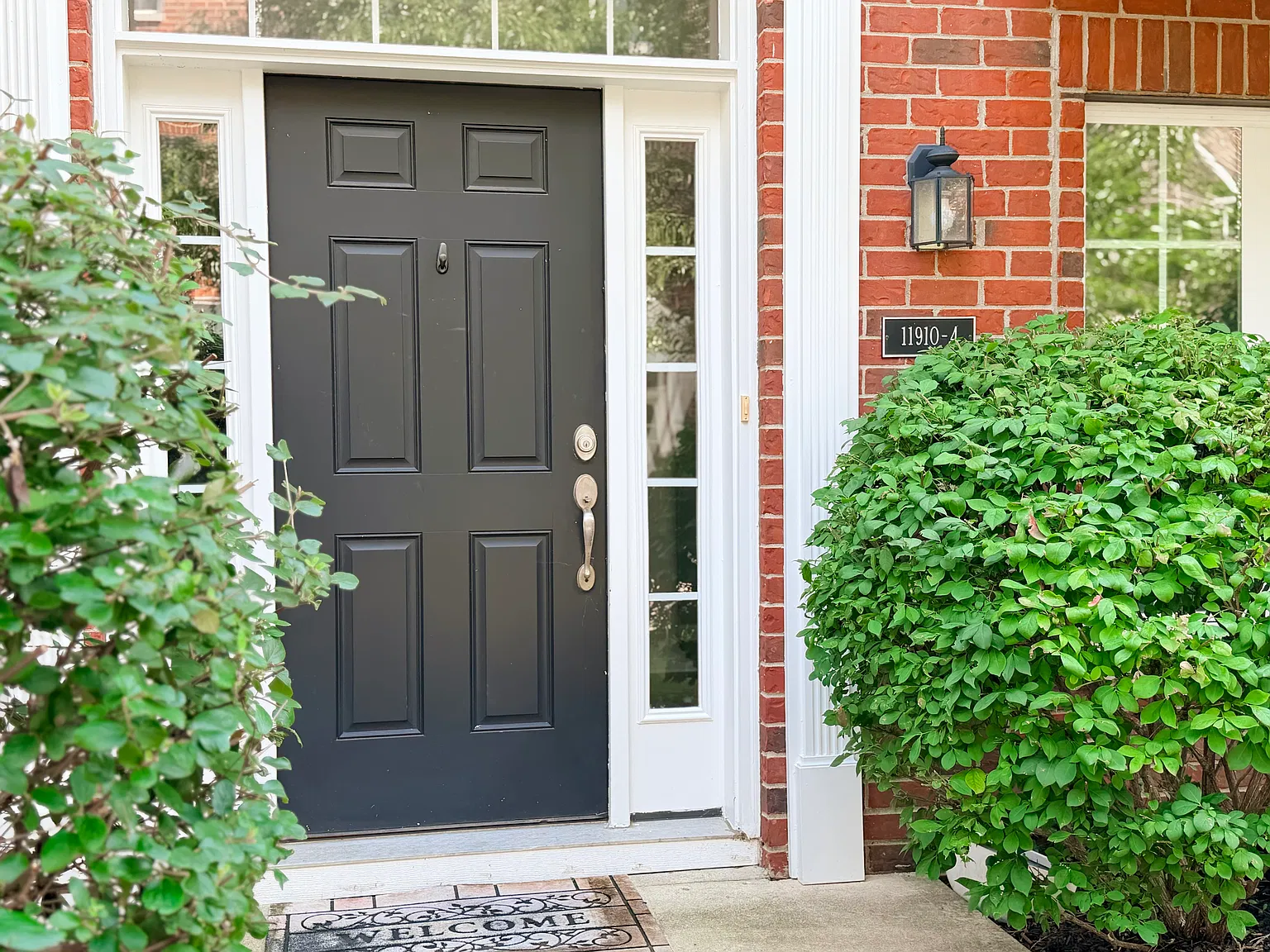 11910 Riley Dr — Photo 1