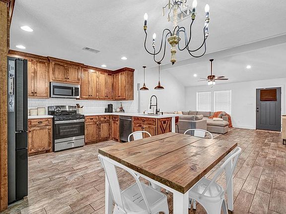 5th image of 206 Southern Oaks St