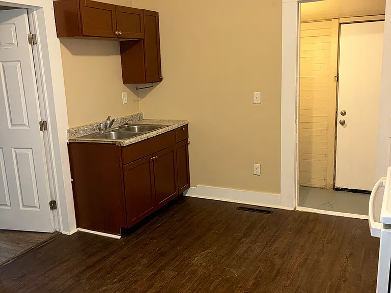 217 S Shaffer St — Photo 5